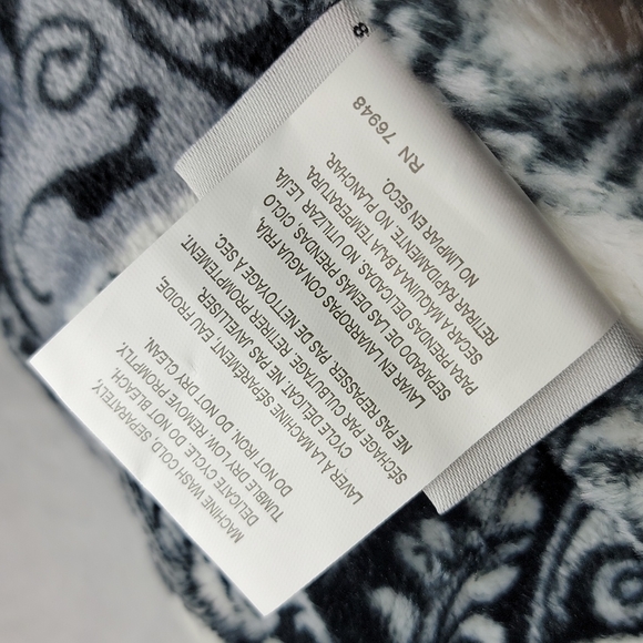 Betsey Johnson Skulls Halloween Limited Edition Throw Blanket - Picture 8 of 9